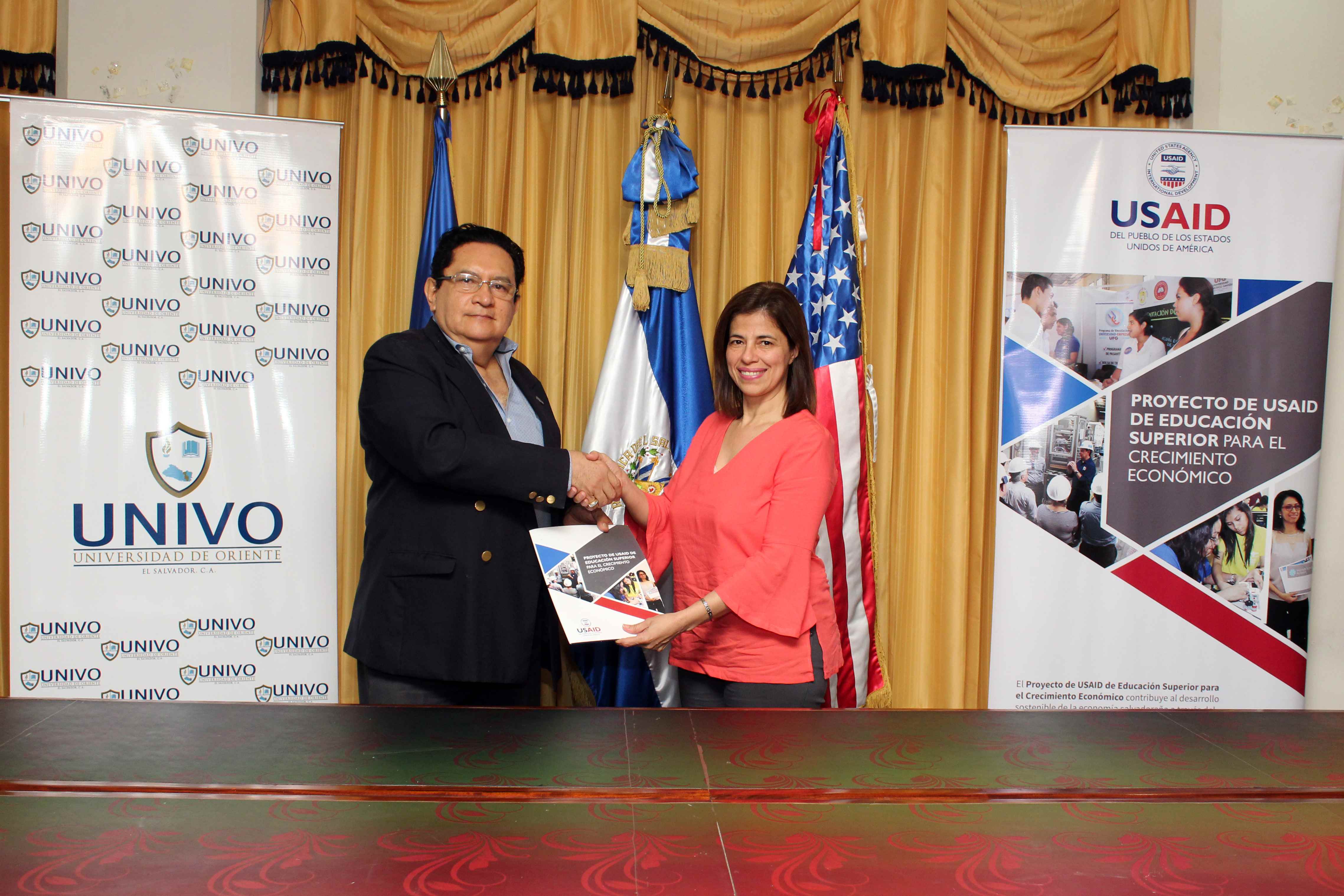 Photo of UNIVO firmó convenio con USAID sobre propuestas curriculares