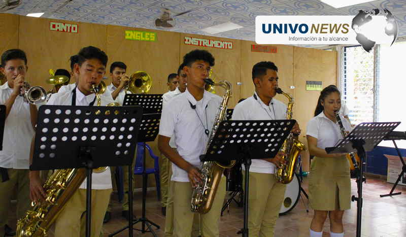 Photo of Estudiantes de INSASI  conforman Orquesta y Sinfónica