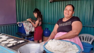 Photo of Ruth vende tortillas por WhatsApp