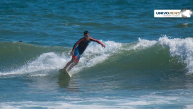 Photo of Guardavidas de profesión, surfista por inspiración