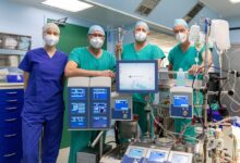 Photo of Hospital El Salvador y Bloom recibieron equipos que facilitan el desarrollo de cirugías a corazón abierto y oxigenación de la sangre