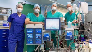 Photo of Hospital El Salvador y Bloom recibieron equipos que facilitan el desarrollo de cirugías a corazón abierto y oxigenación de la sangre