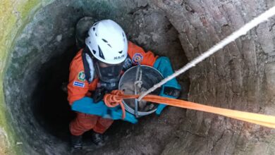 Photo of Bomberos rescata a canino que cayó en un pozo de 15 metros en Ciudad Delgado