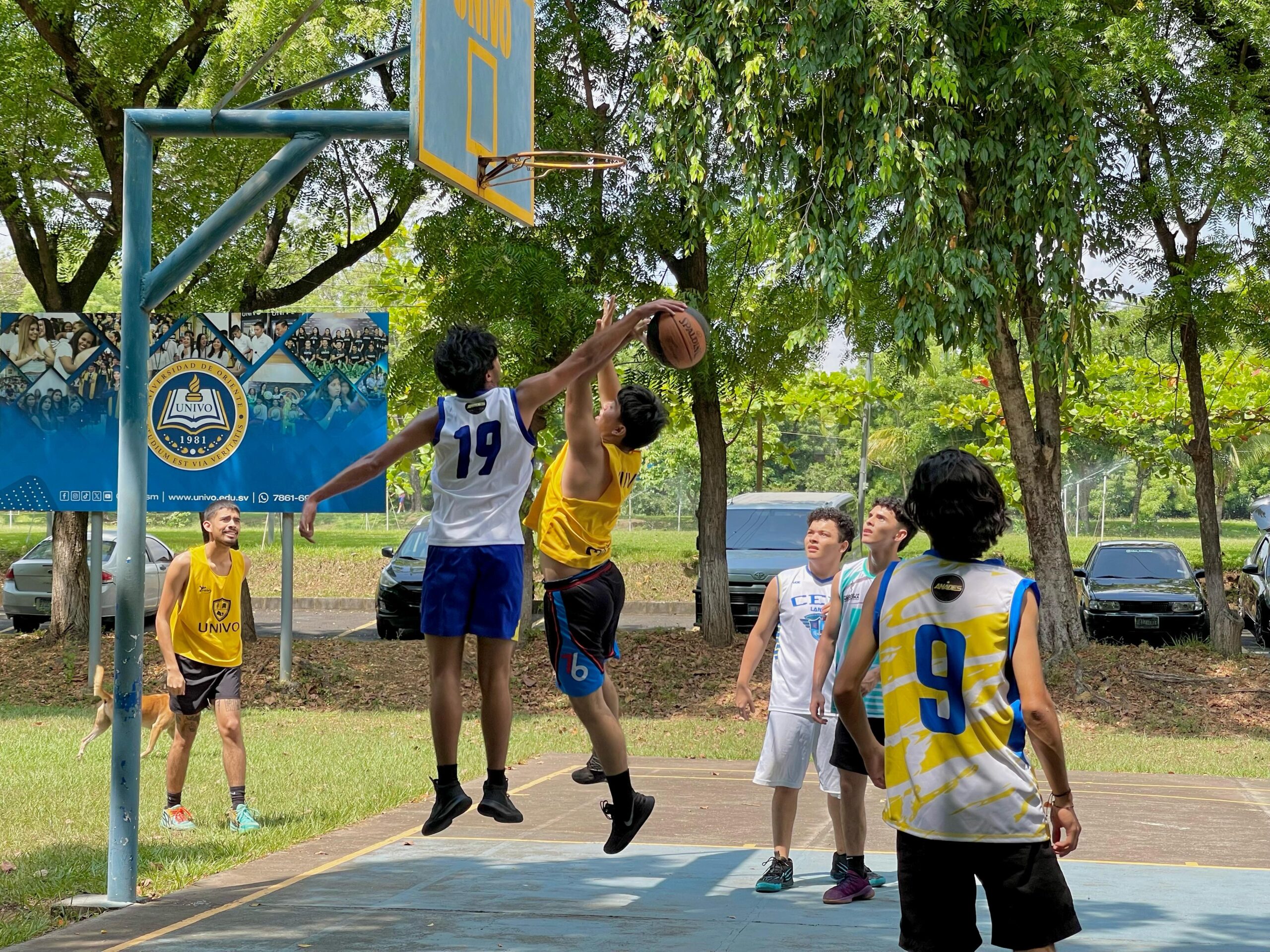 UNIVO triunfa contra la Universidad Evangélica de El Salvador en encuentro  deportivo - UNIVONews, image size:2560x1920