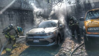 Photo of Bomberos controlan incendio vehicular en parqueo de un banco en San Salvador