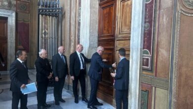 Photo of Cierran accesos al Palacio Apostólico y colocan sellos para delimitar área del Cónclave