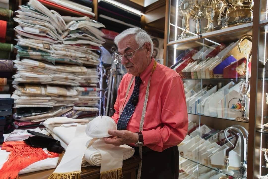 El Sastre Del Vaticano Raniero Mancinelli Tiene Lista La Sotana Del el-sastre-del-vaticano-raniero-mancinelli-tiene-lista-la-sotana-del