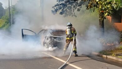 Photo of Bomberos controlan incendio vehicular en carretera Santa Ana – San Salvador