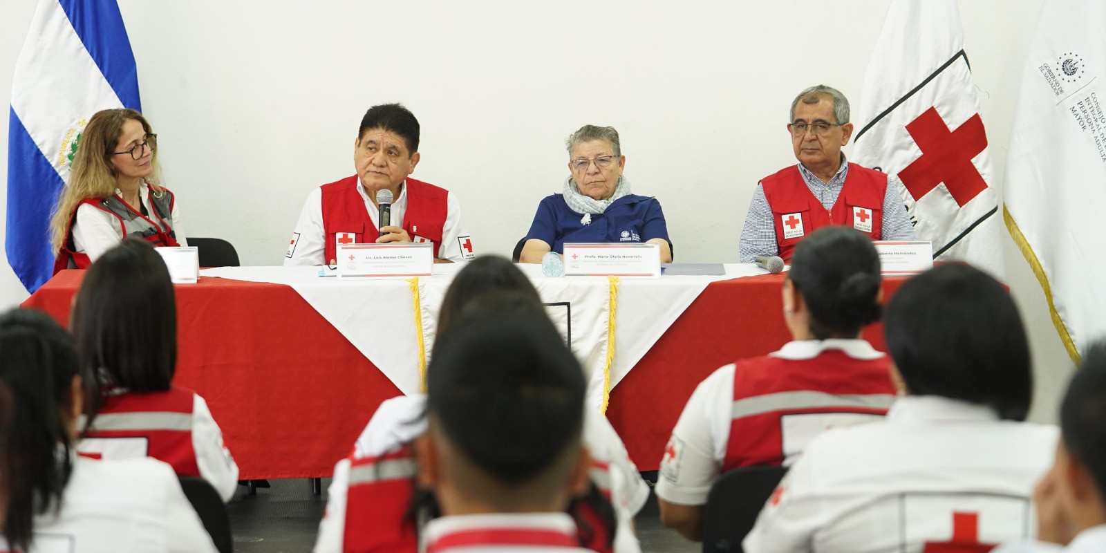 Firman convenio para fortalecer la atención humanitaria a personas ...