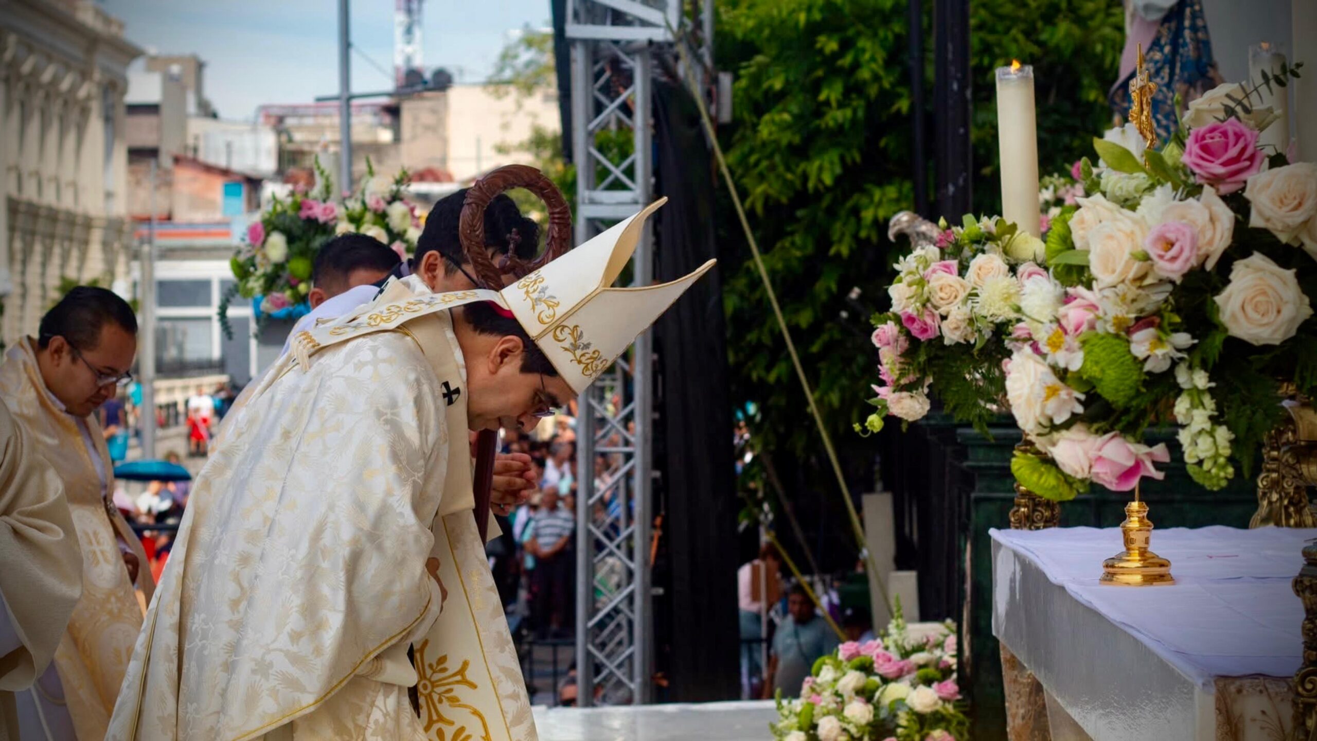 Misa solemne cierra fiestas patronales en honor al Divino Salvador del ...