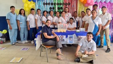 Photo of Estudiantes de Enfermería fortalecen la educación en salud mental en jóvenes de bachillerato