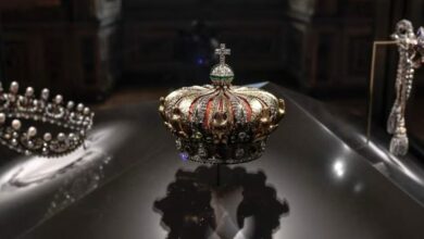 Photo of La corona de la emperatriz Eugenia brilla como símbolo de poder femenino y legado histórico