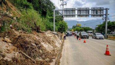 Photo of Desprendimiento de tierra afecta kilómetro 6 de la autopista a Comalapa