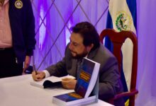 Photo of Vicepresidente Félix Ulloa presenta libro sobre Derecho Electoral Salvadoreño en San Miguel