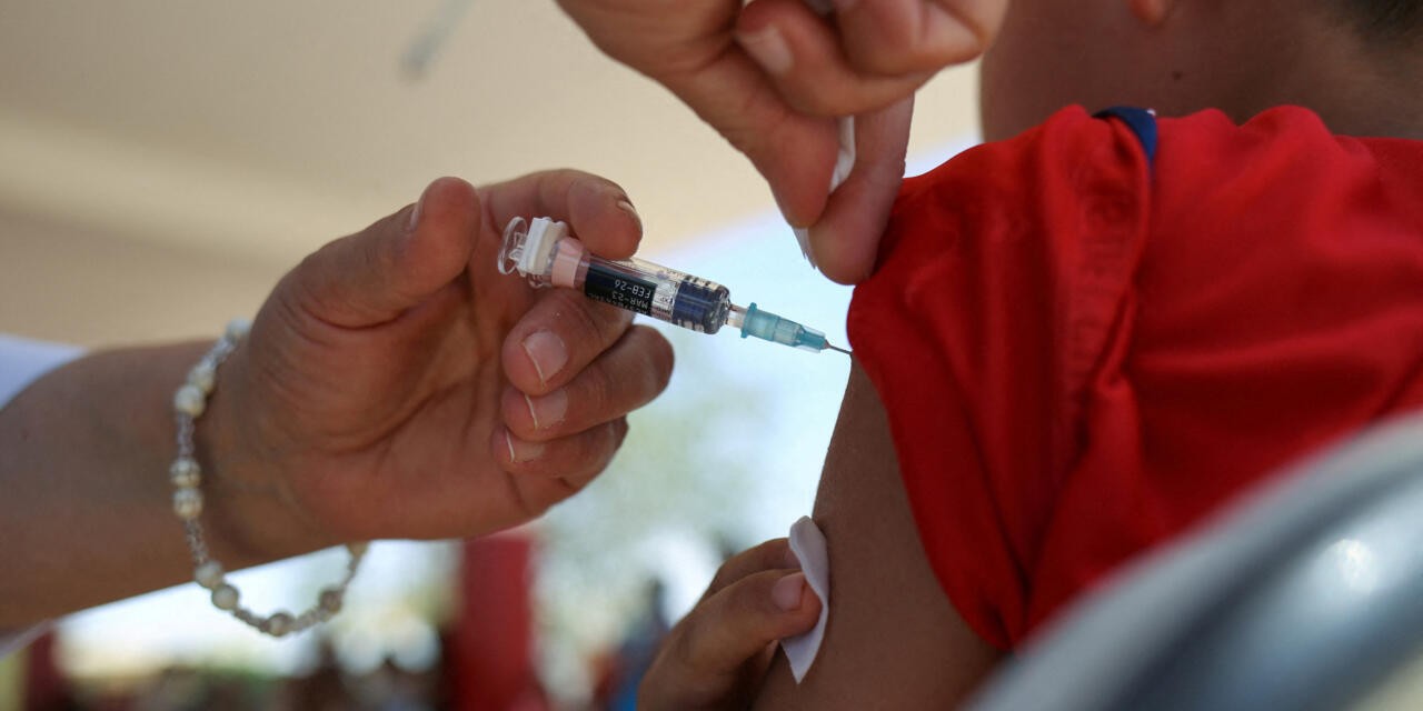 Ministerio de Salud refuerza llamado a vacunar contra el sarampión en El Salvador - UNIVONews