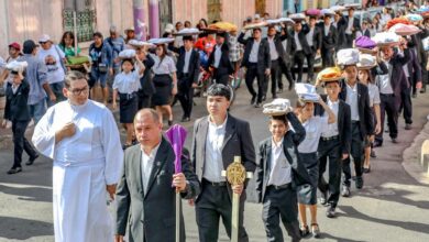 Photo of Feligreses de Chalchuapa mantienen viva la tradición de la “Lavada de ropa de Jesús” en Semana Santa