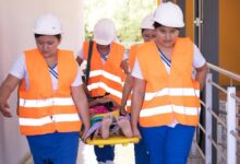 Photo of Estudiantes de enfermería ponen en práctica sus conocimientos en simulacro de emergencias