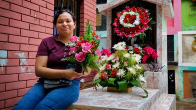 Photo of Familias migueleñas honran a sus madres fallecidas con flores y recuerdos en el Cementerio General