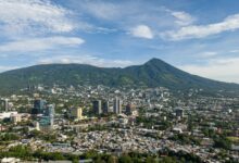 Photo of Ambiente caluroso y lluvias puntuales marcarán el cierre de la semana en El Salvador