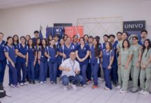Photo of UNIVO fortaleció la formación de estudiantes del Doctorado en Cirugía Dental con conferencia y feria especializada