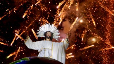 Photo of La tradicional Bajada del Divino Salvador reúne a miles de fieles en el Centro Histórico