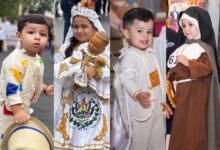 Photo of Colorido desfile acompaña la tradicional bajada de la Reina de la Paz