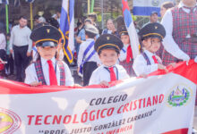 Photo of Niños celebran la Independencia con un desfile cívico en San Miguel