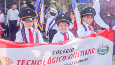 Photo of Niños celebran la Independencia con un desfile cívico en San Miguel